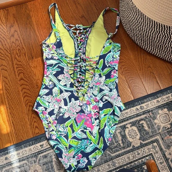 Lilly Pulitzer 4 Lattice Swimsuit size Suit - Picture 2 of 2
